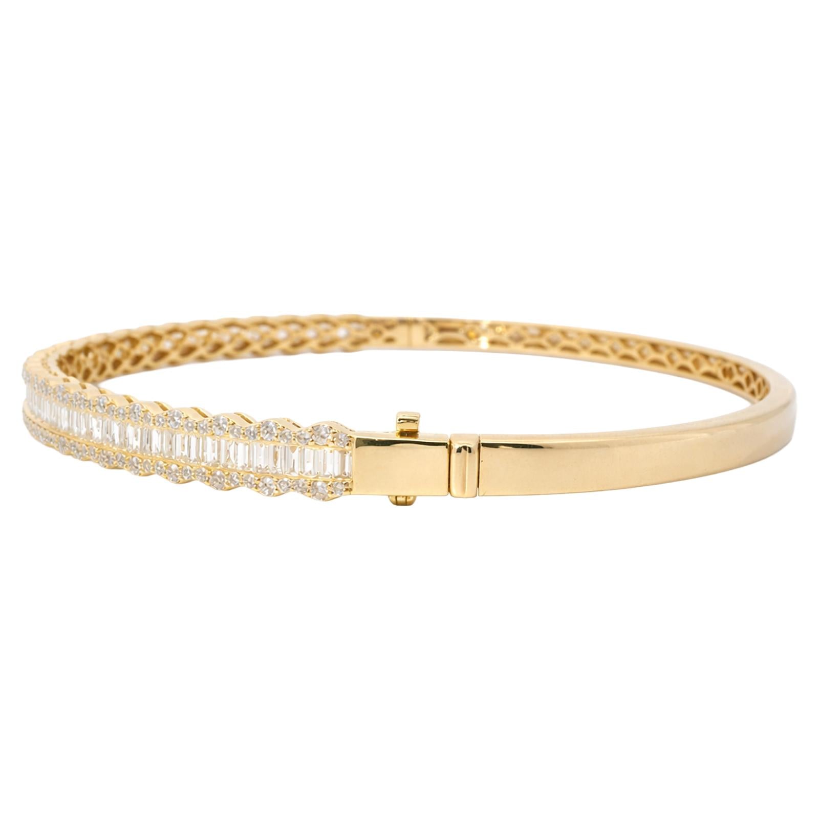 Baguette Diamond Scalloped Bangle