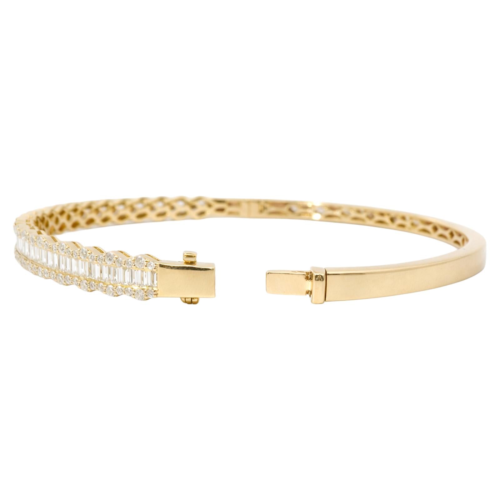 Baguette Diamond Scalloped Bangle