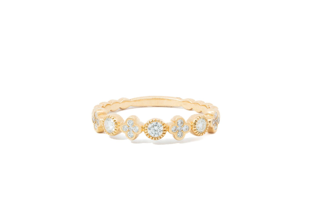 18k Yellow Gold Band with Motifs & Round Bezels