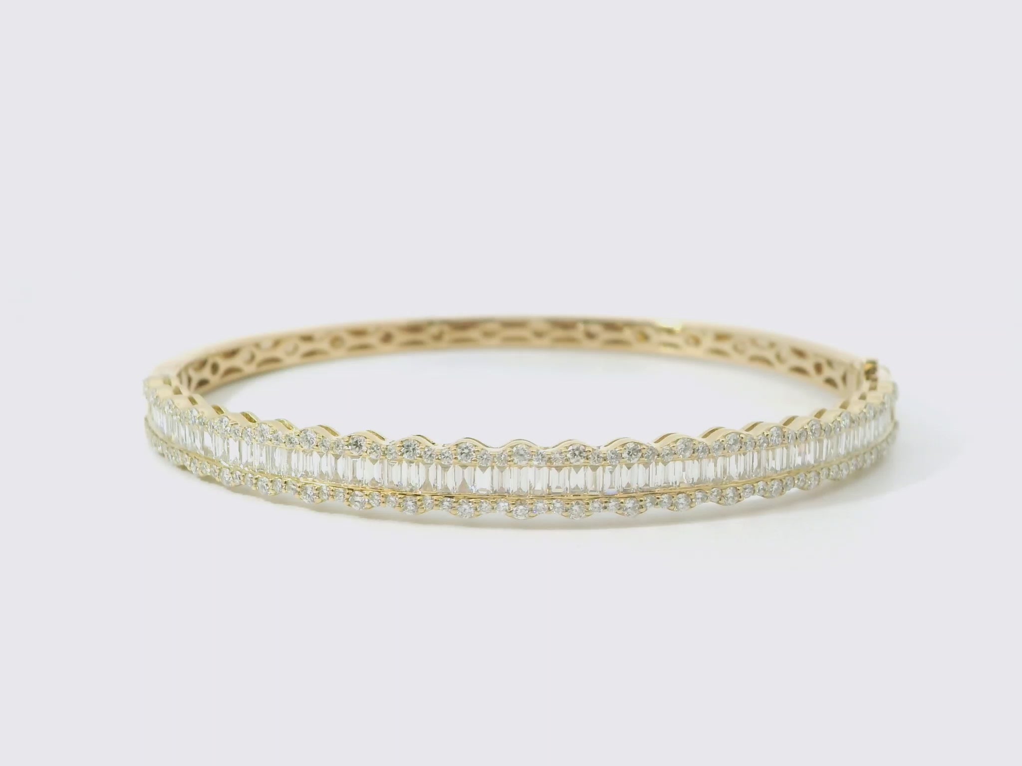 Baguette Diamond Scalloped Bangle